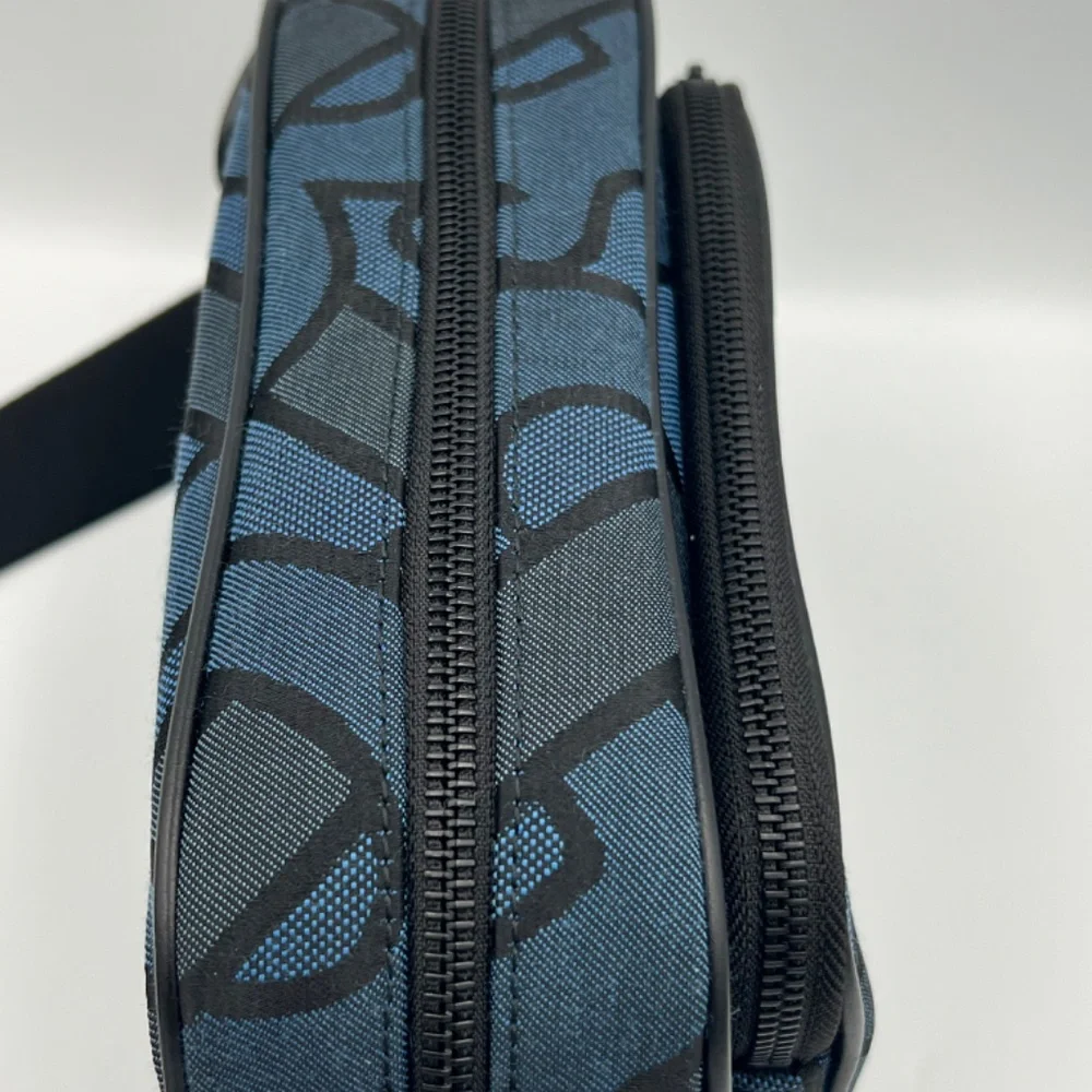 New Burberry Paddy Messenger Bag in Blue